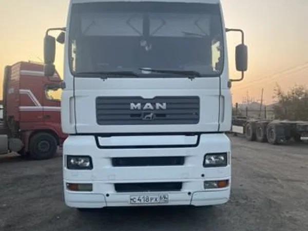 Контейнеровоз MAN TGA 26.460