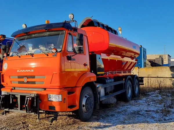 Комбинированная дорожная машина КО-823 на шасси КамАЗ 65115