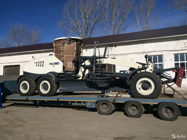 Автогрейдер UMG TG180