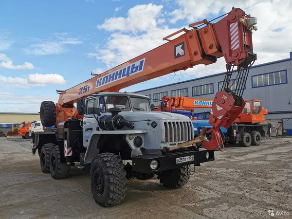 Автокран Клинцы КС-55713-3К на шасси УРАЛ 5557-1151-40