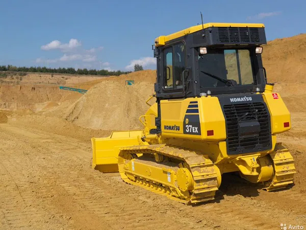 Гусеничный бульдозер Komatsu D37EX-22