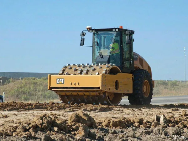 Грунтовый каток Caterpillar CS74B