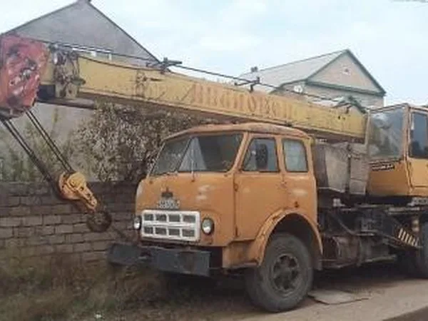 Автокран Ивановец КС-3577 на шасси МАЗ