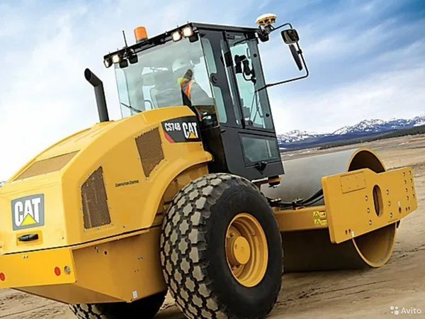 Грунтовый каток Caterpillar CS74B
