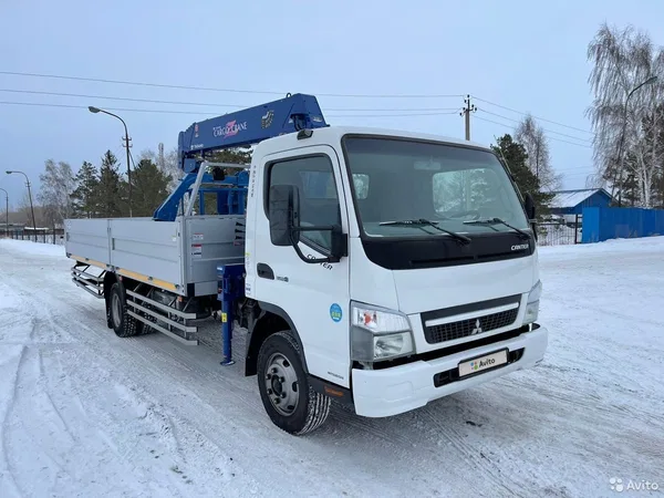 Бортовой грузовик с КМУ Mitsubishi Fuso Canter