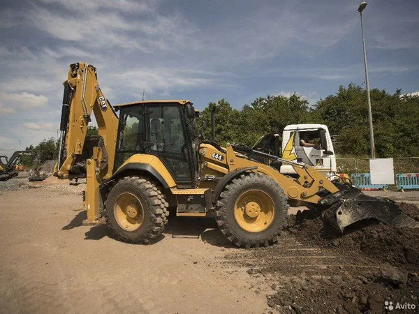 Экскаватор-погрузчик Caterpillar 444