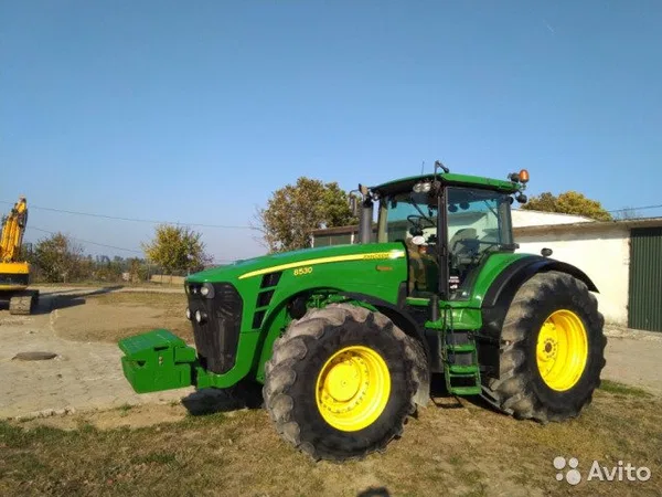 Трактор John Deere 8530