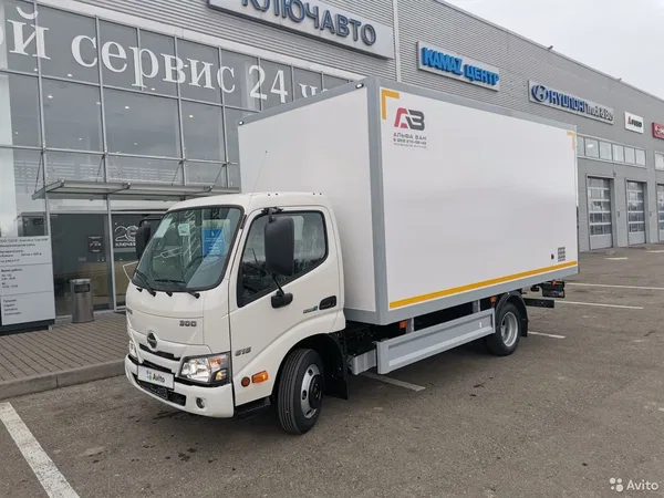 Промтоварный фургон Hino 300 (Dutro)