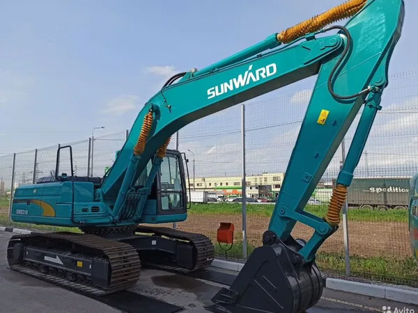 Гусеничный экскаватор Sunward SWE 210
