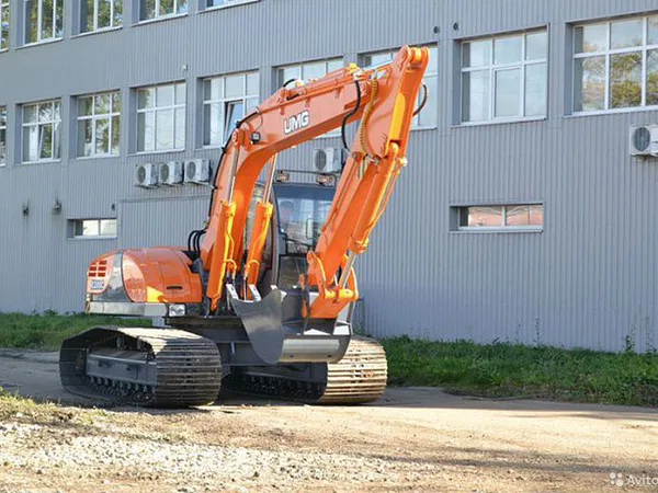 Гусеничный экскаватор UMG E220C