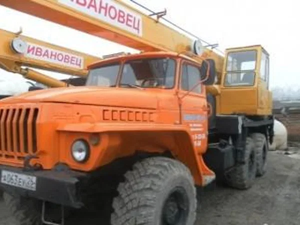 Автокран Ивановец на шасси УРАЛ 5557
