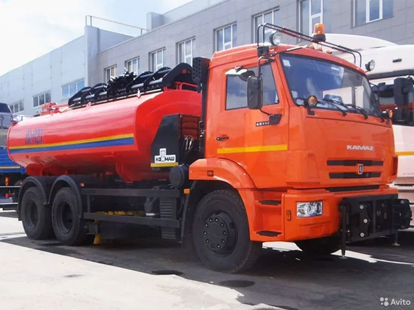 Комбинированная дорожная машина Коммаш-Мценск КО-823-01 на шасси КамАЗ 65115