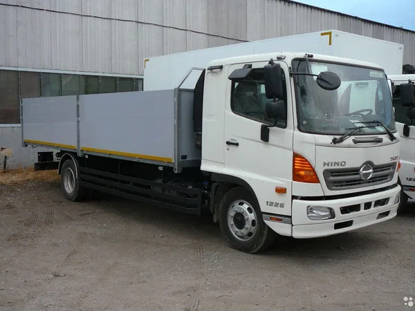 Бортовой грузовик Hino 500 (Ranger)