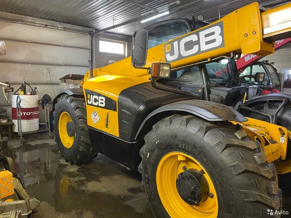 Телескопический погрузчик JCB LOADALL 531-70