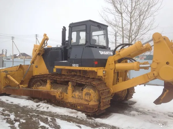 Гусеничный бульдозер Shantui SD32