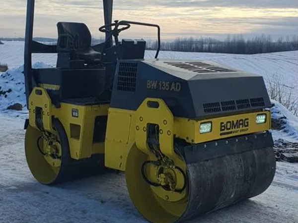 Тротуарный каток Bomag BW135 AD