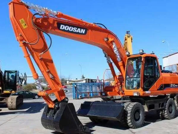 Колесный экскаватор Doosan DX210WA