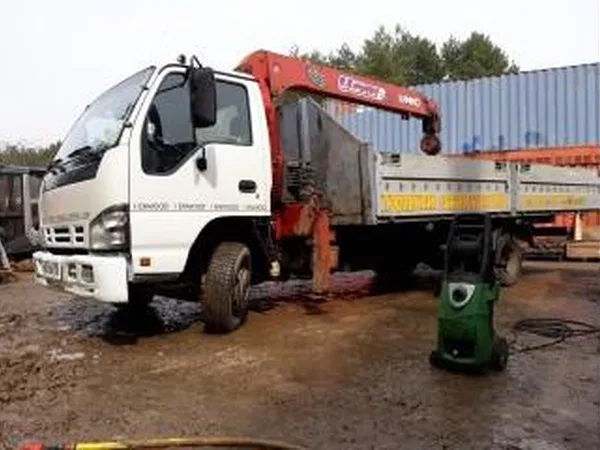 Бортовой грузовик с КМУ ISUZU Enwood NQR75