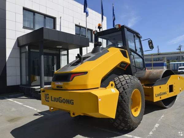 Грунтовый каток LiuGong CLG6614E
