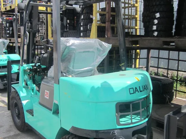Вилочный погрузчик Dalian CPCD30BB