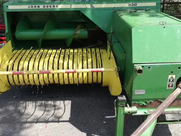 Пресс-подборщик John Deere 330