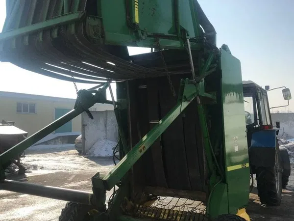 Пресс-подборщик John Deere 590