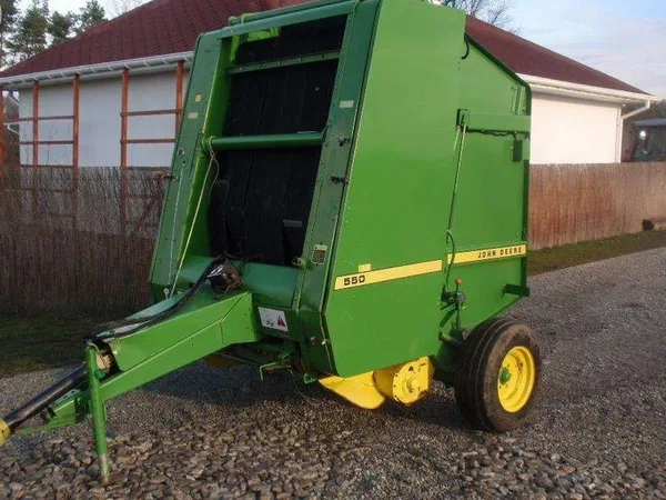Пресс-подборщик John Deere 550