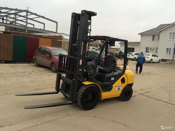 Вилочный погрузчик Komatsu FD30T-17