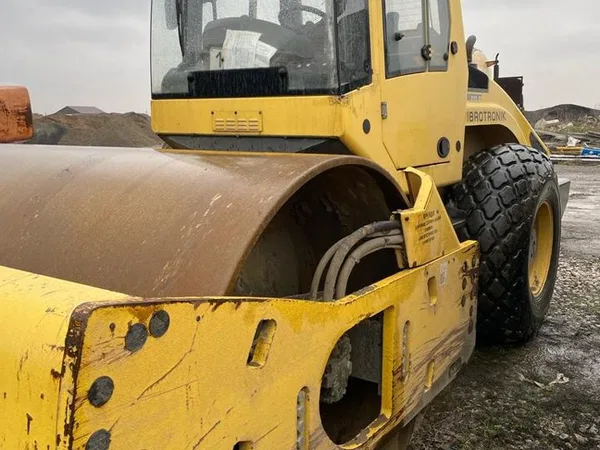 Грунтовый каток Bomag BW213 D-4