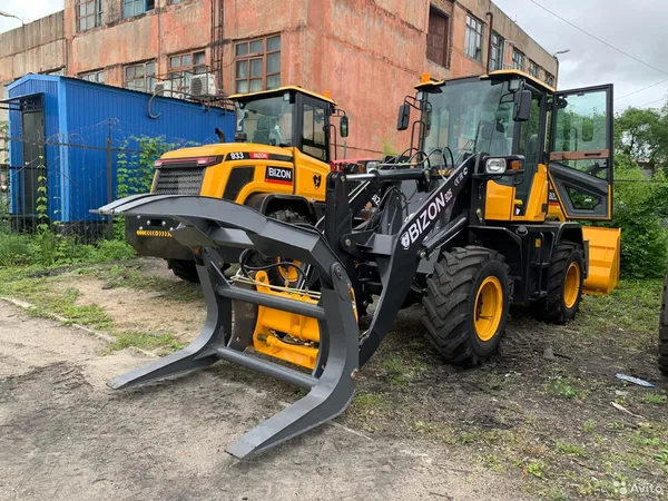 Фронтальный погрузчик BIZON 925