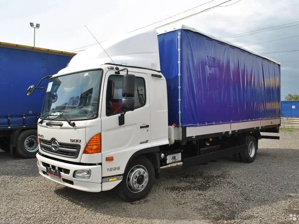 Тентованный грузовик Hino 500 (Ranger)