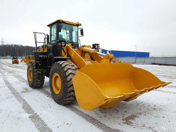 Фронтальный погрузчик SEM 656D