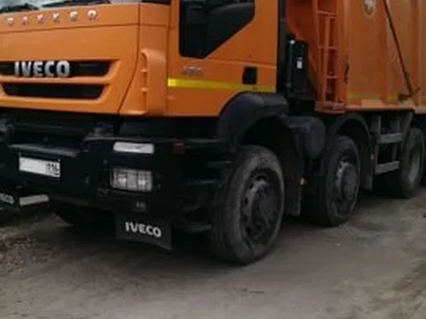 Самосвал Iveco Trakker