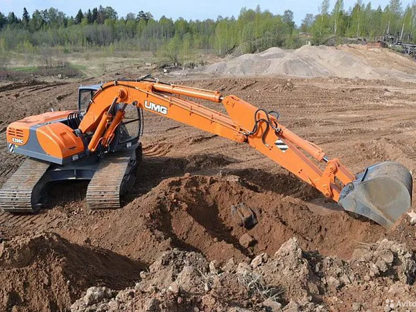 Гусеничный экскаватор UMG E220C