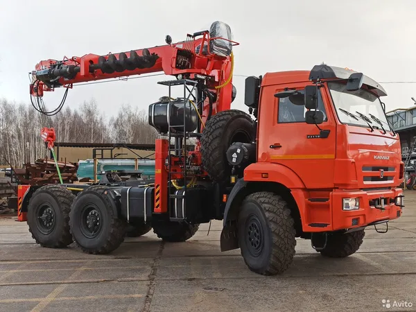 Седельный тягач КамАЗ 43118 с КМУ