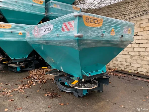 Разбрасыватель удобрений D-Pol 800-1200л (FG-s)