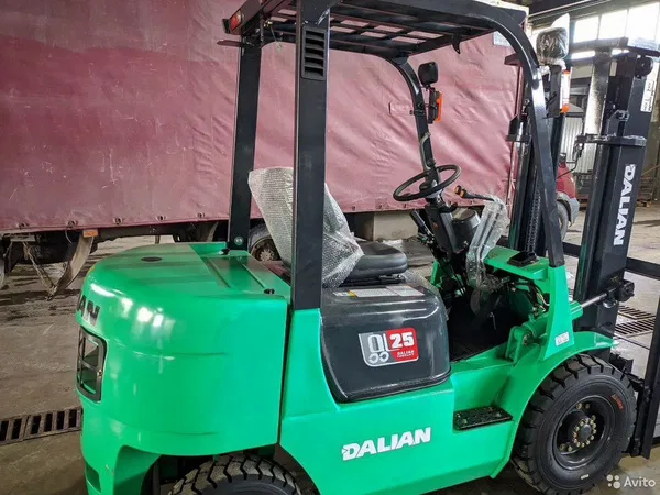 Вилочный погрузчик Dalian CPCD25DB