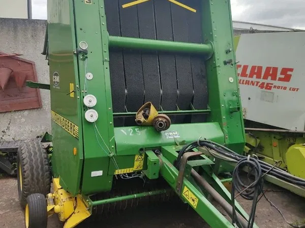 Пресс-подборщик John Deere 590
