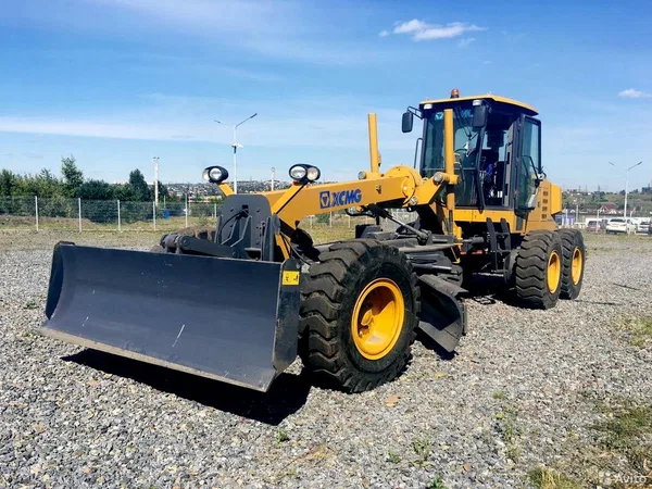 Автогрейдер XCMG GR165