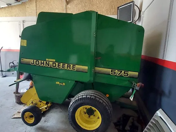 Пресс-подборщик John Deere 575