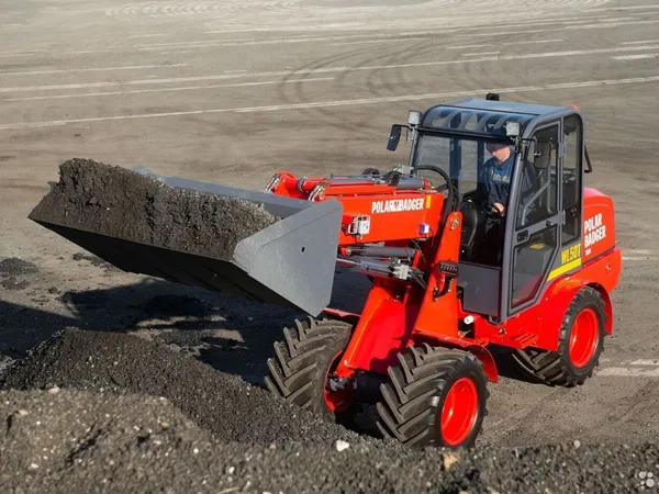 Мини-погрузчик Polar Badger WL50T
