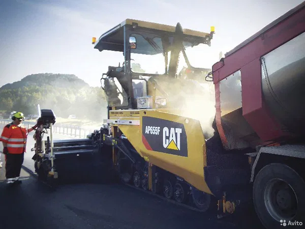 Асфальтоукладчик Caterpillar AP655F