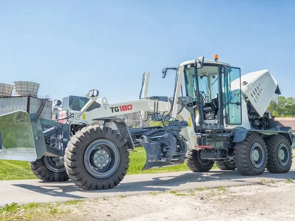 Автогрейдер UMG TG180