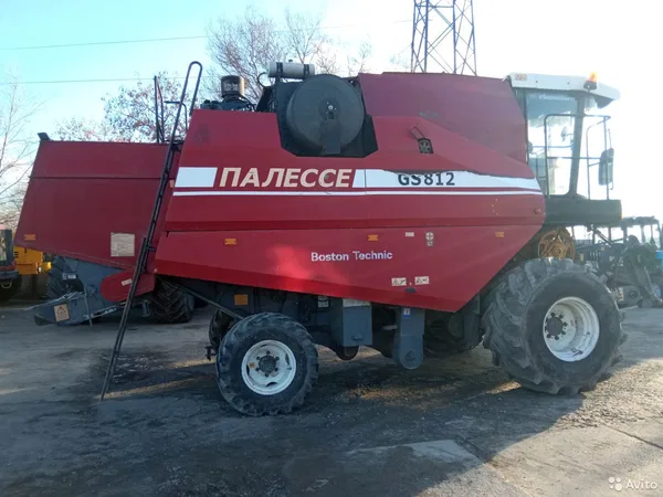 Зерноуборочный комбайн Палессе GS812