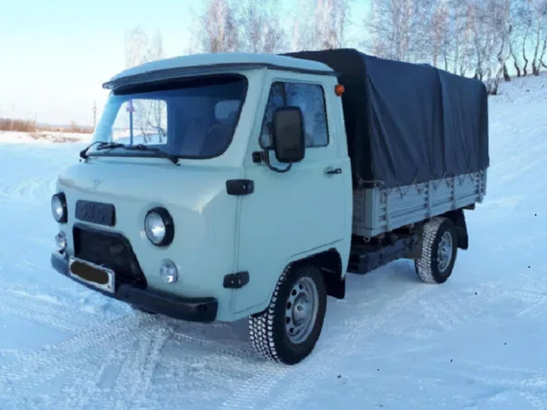 Тентованный автомобиль УАЗ 3303