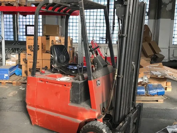 Вилочный электропогрузчик LINDE E15