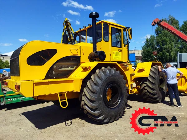 Колесный бульдозер Кировец ДМ-15