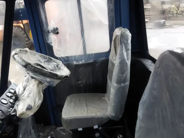 Трактор ХТЗ Т-150К с отвалом