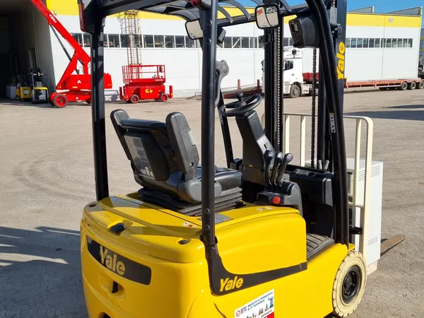 Вилочный электропогрузчик Yale ERP15VT