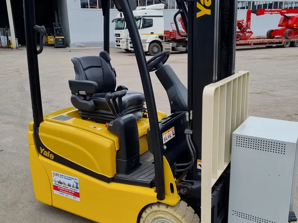 Вилочный электропогрузчик Yale ERP15VT
